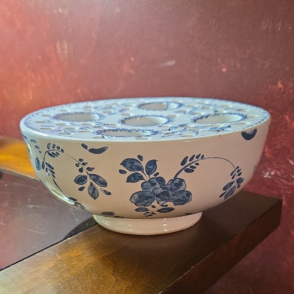 Vtg. 1950s Mottahedeh Metropolitan Museum of Art Ceramic Flower Frog Bulb Vase